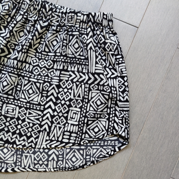 Streetwear Society SWS Black and White Geometric Pattern Boho Shorts Med… - Picture 4 of 7
